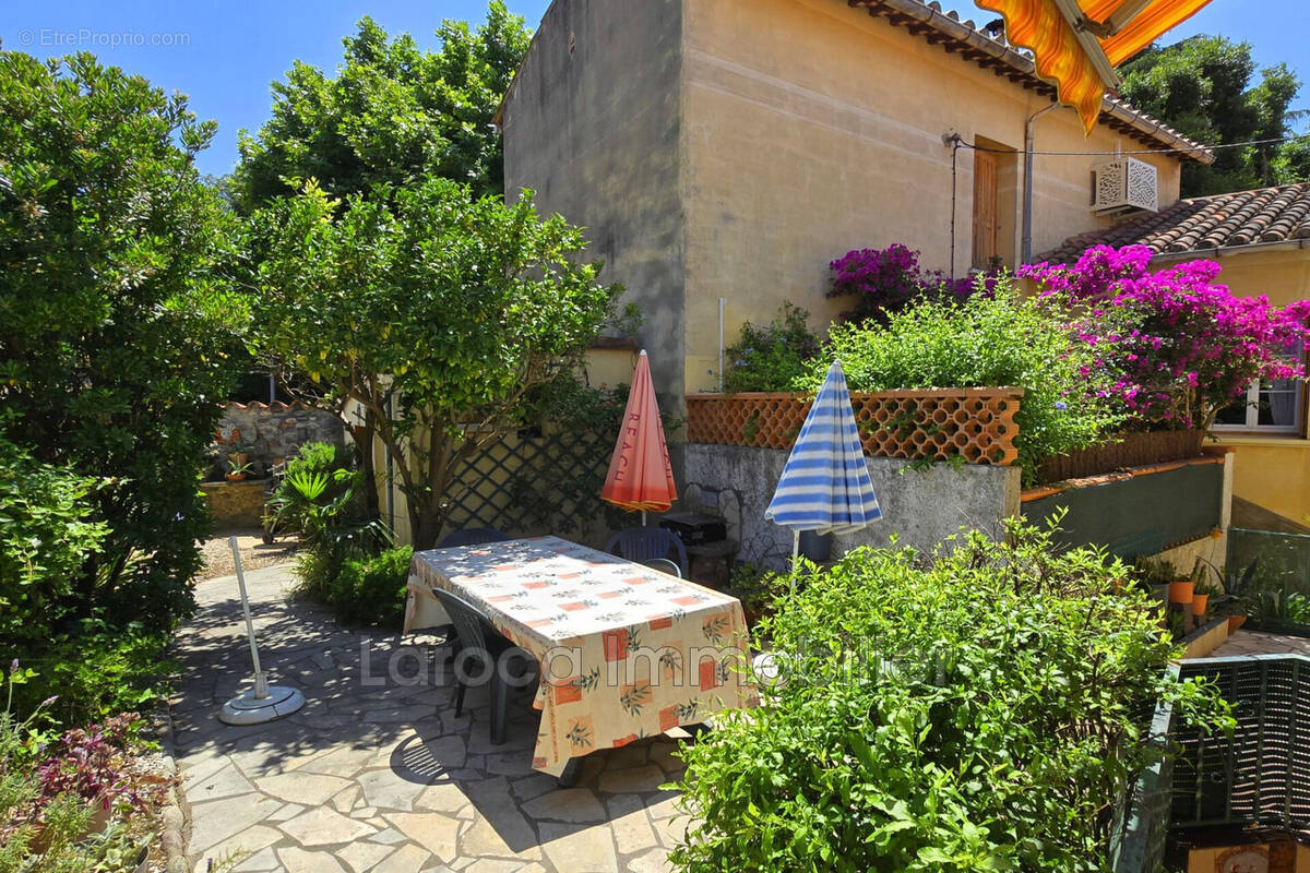 Maison à LAROQUE-DES-ALBERES