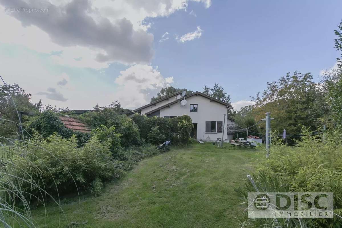 Maison à MONTFERMIER