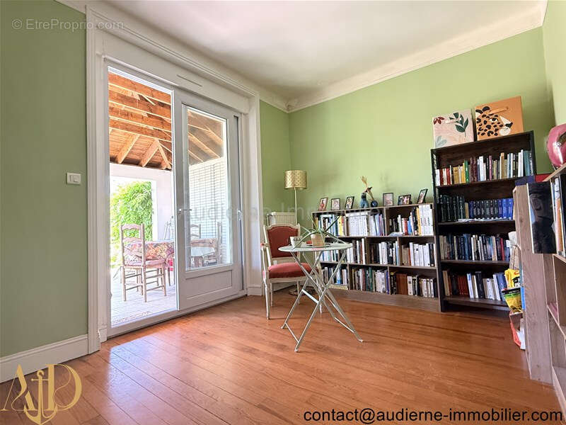 Jolie maison en pierre de 1953 - accès centre ville et commerce d'AUDIERNE à pied - photo 6