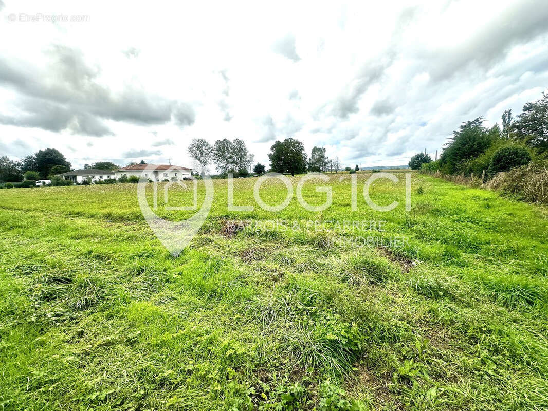 Terrain à MARTRES-DE-RIVIERE