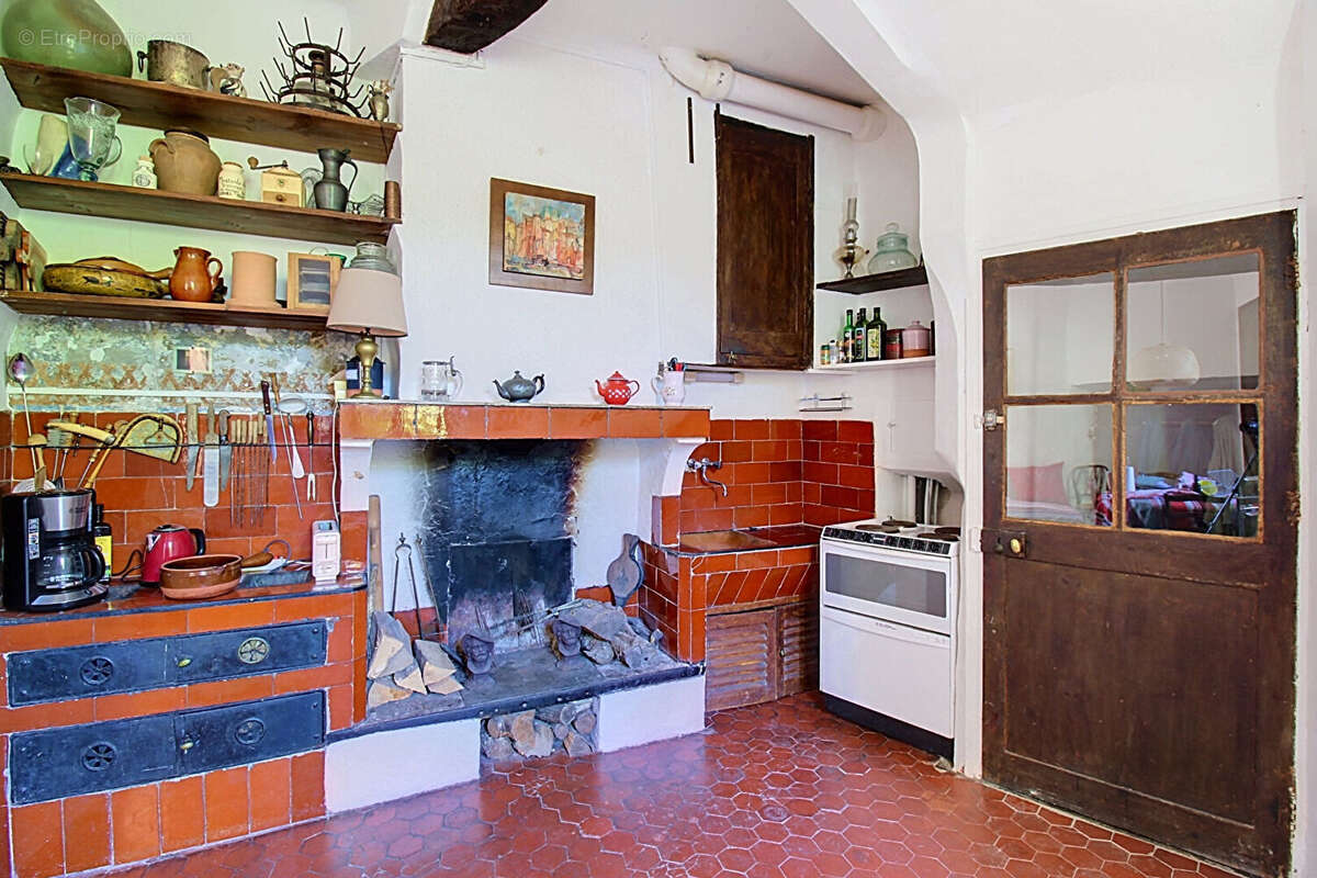 A VENDRE EN EXCLUSIVITE A CHATEAUDOUBLE - Charmante maison de village d'environ 100m² - photo 4