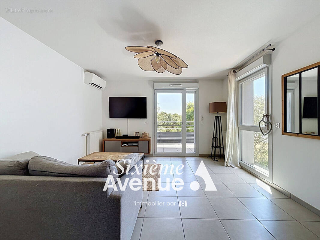 Appartement à MEYZIEU