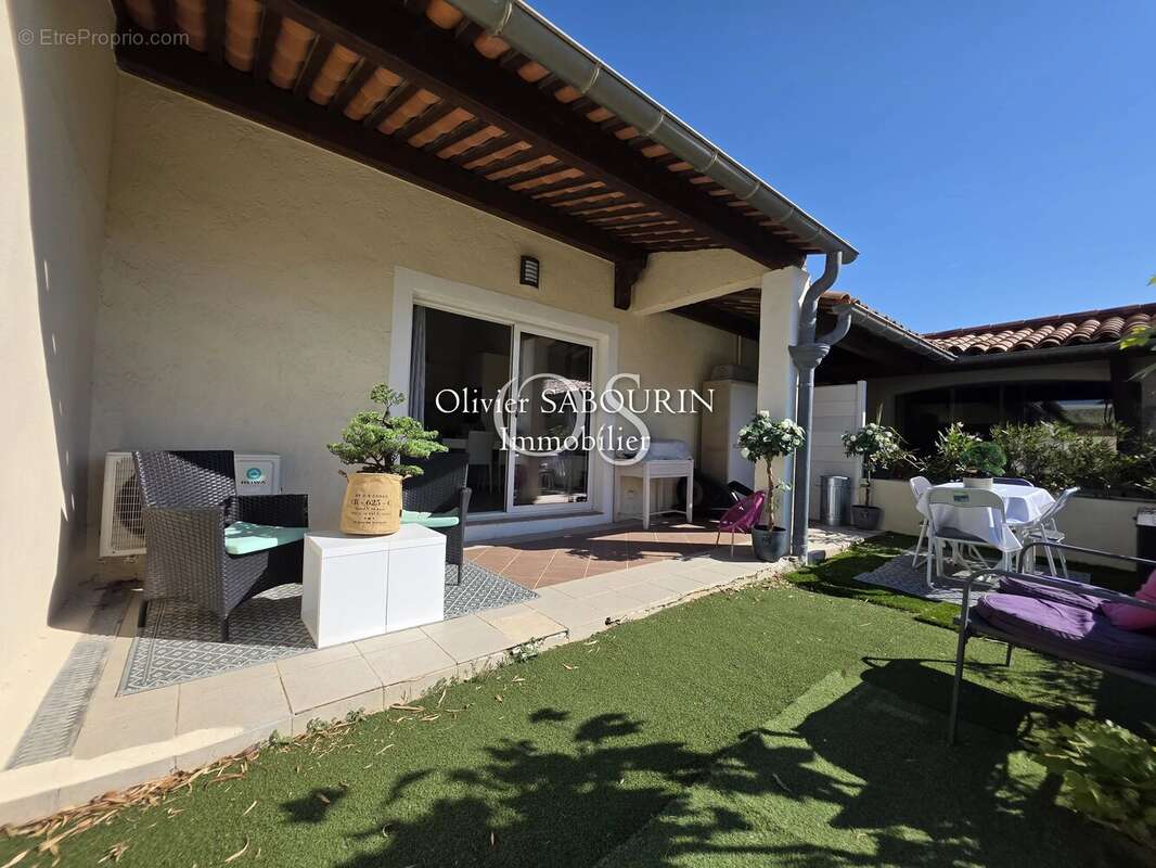 Appartement à ROQUEBRUNE-SUR-ARGENS