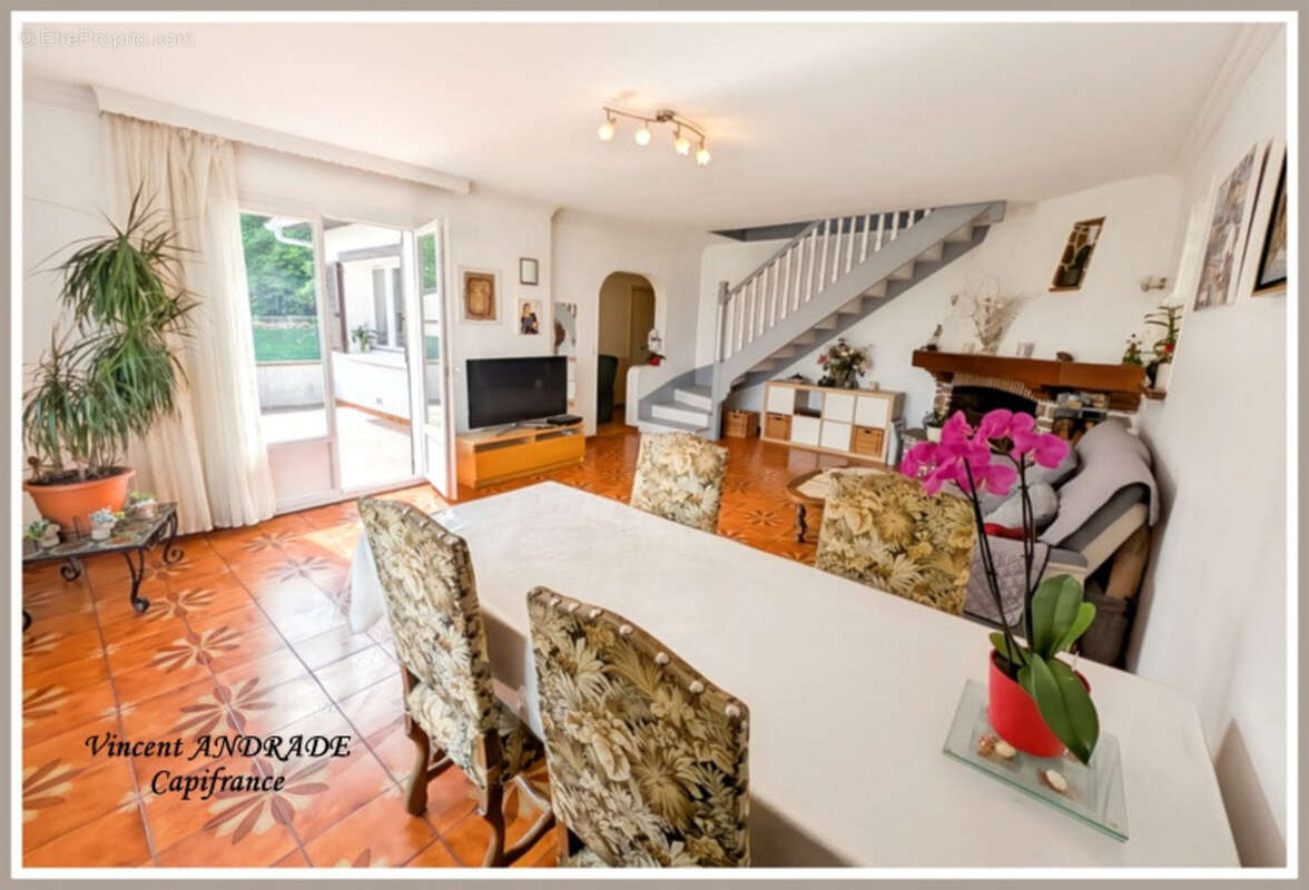 Maison traditionnelle 165 m² - 6 chambres - Sous-sol total 130 m² hauteur 2,42 m - Terrain 891 m² - photo 6