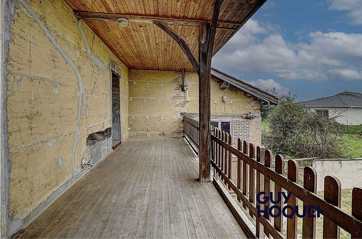 Belle ferme Bressanne de 200m² en partie rénovée terrain 1170 m² - photo 8