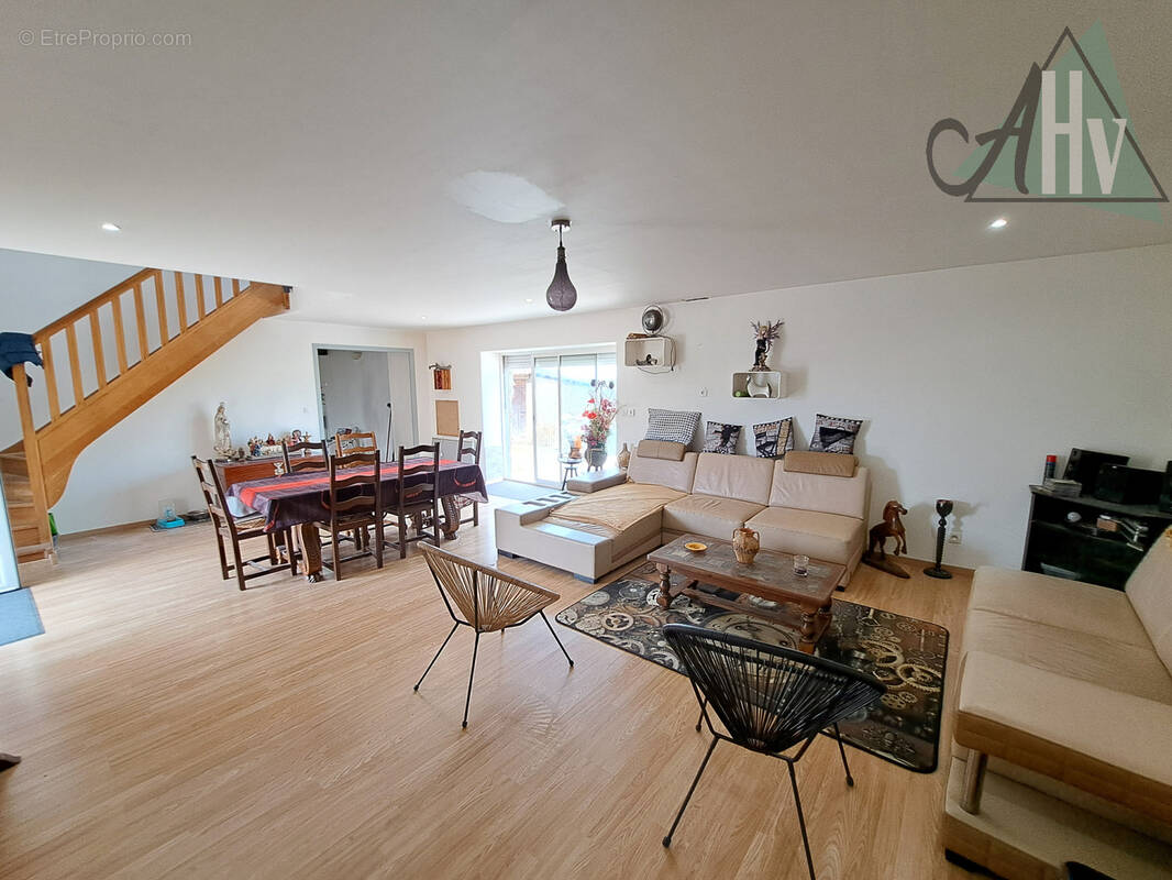 Maison à VILLENEUVE-LA-GUYARD