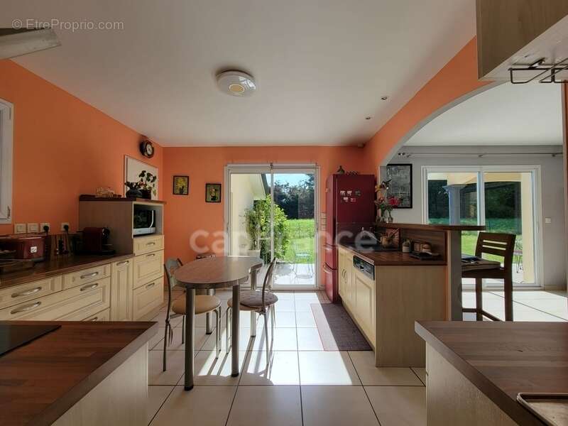 Plain-pied 3 chambres · Piscine au sel · Chauffage au sol - photo 8