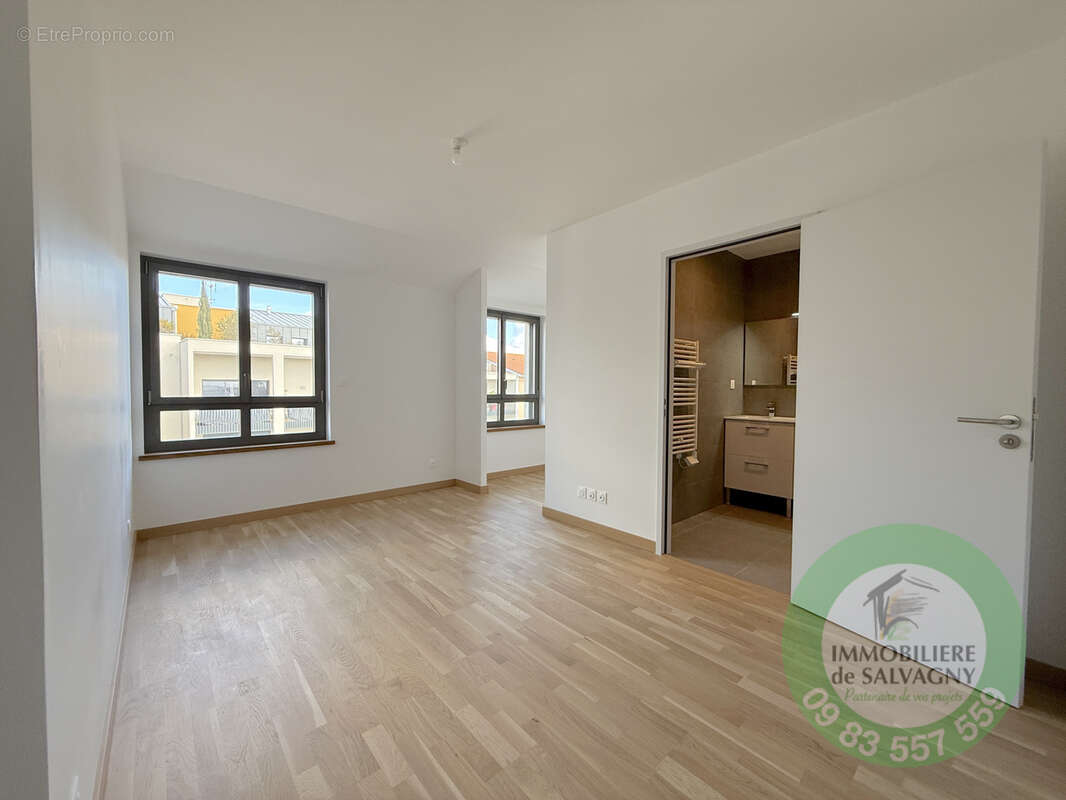 Appartement à LA TOUR-DE-SALVAGNY