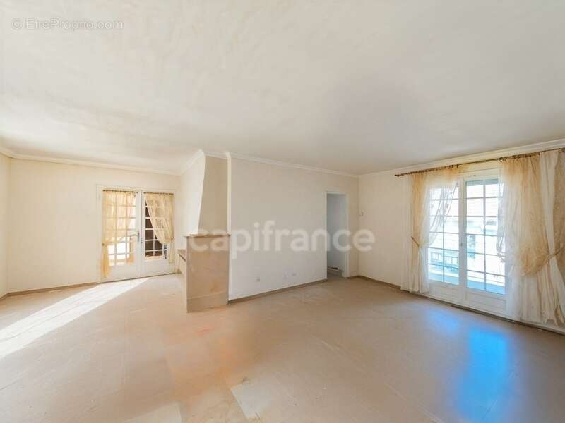 À vendre : Villa grand garage à CHATENOY-EN-BRESSE (71) – 4 chambres, 183 m² habitables terrain de 1728 m² - photo 2