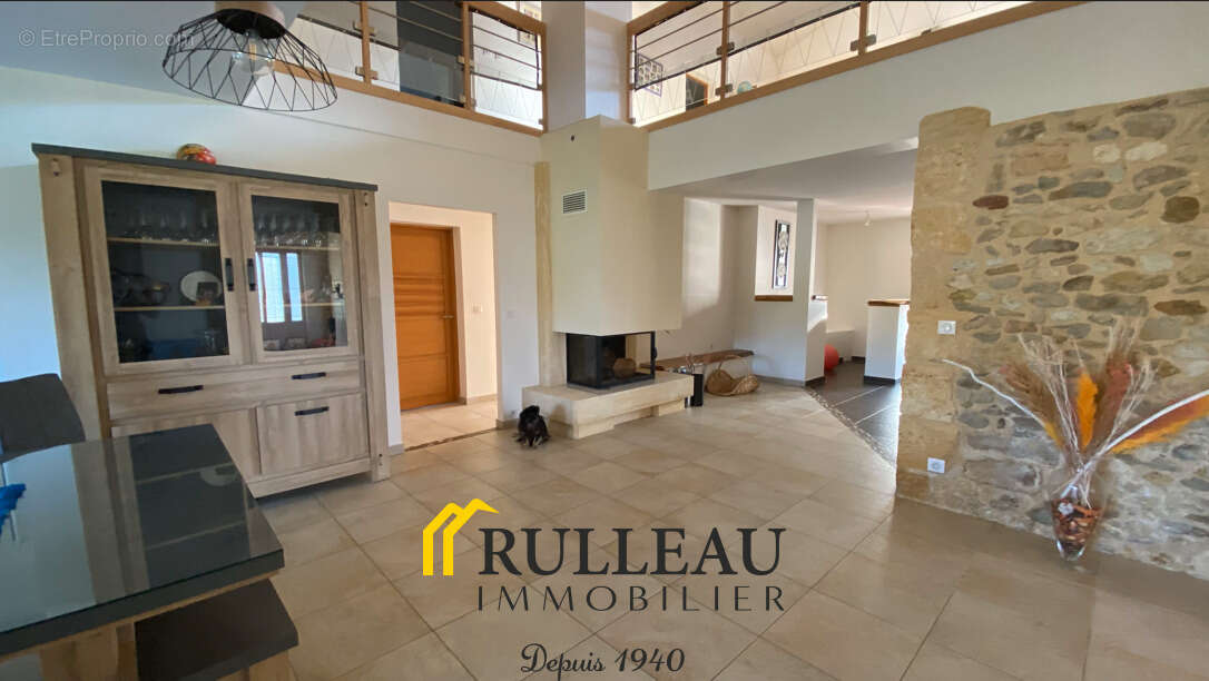 Maison à SAINT-CHRISTOLY-DE-BLAYE