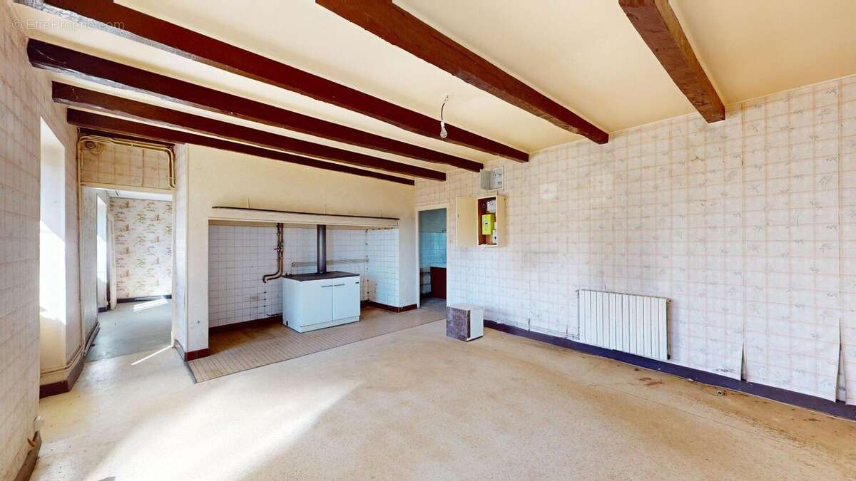 Maison à Rénover de 166 m² + Grange + 100 m² de combles aménageables - photo 6