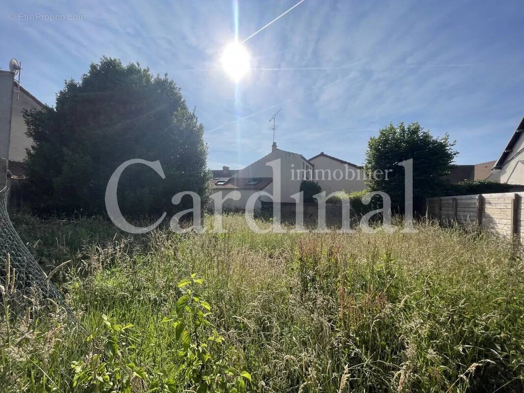 Terrain à NOISY-LE-ROI