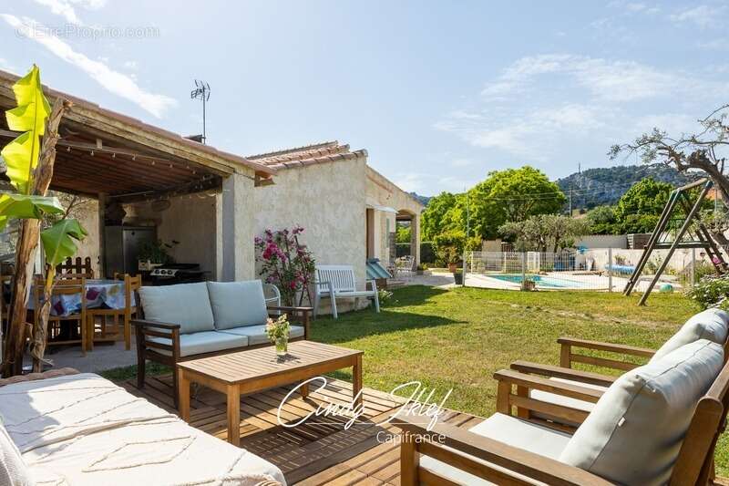 Maison à CHATEAUNEUF-LES-MARTIGUES