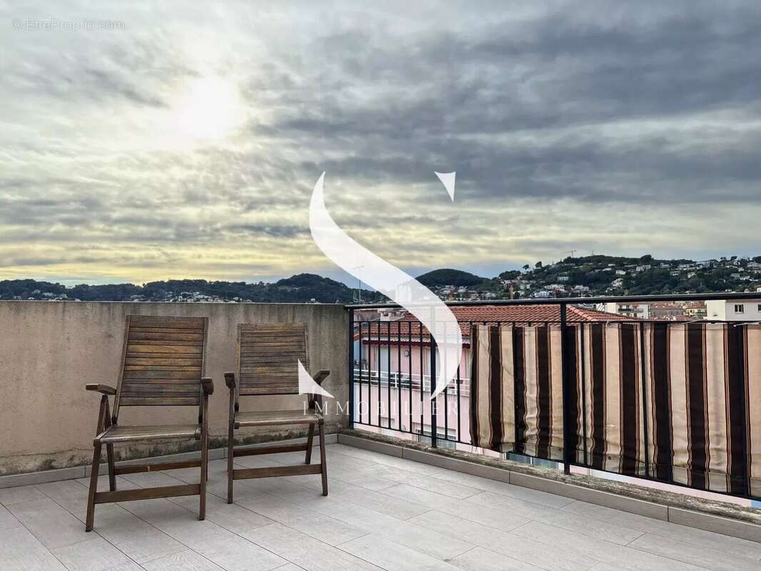 Appartement à VALLAURIS