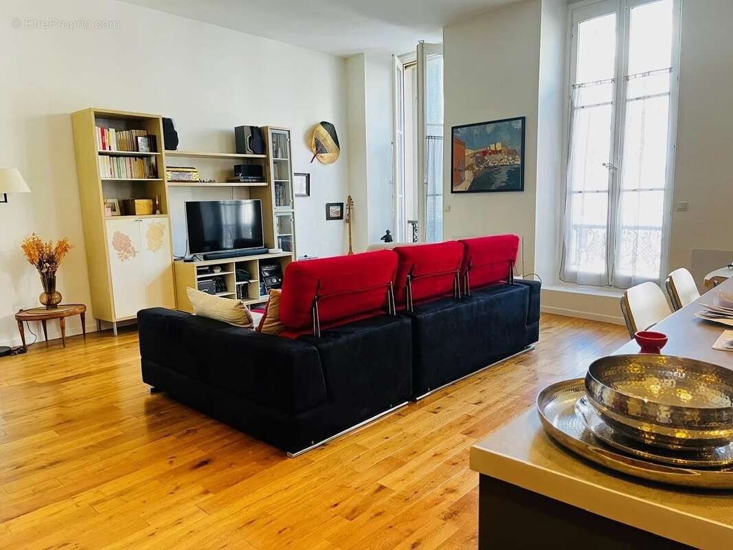 Appartement à MARSEILLE-1E