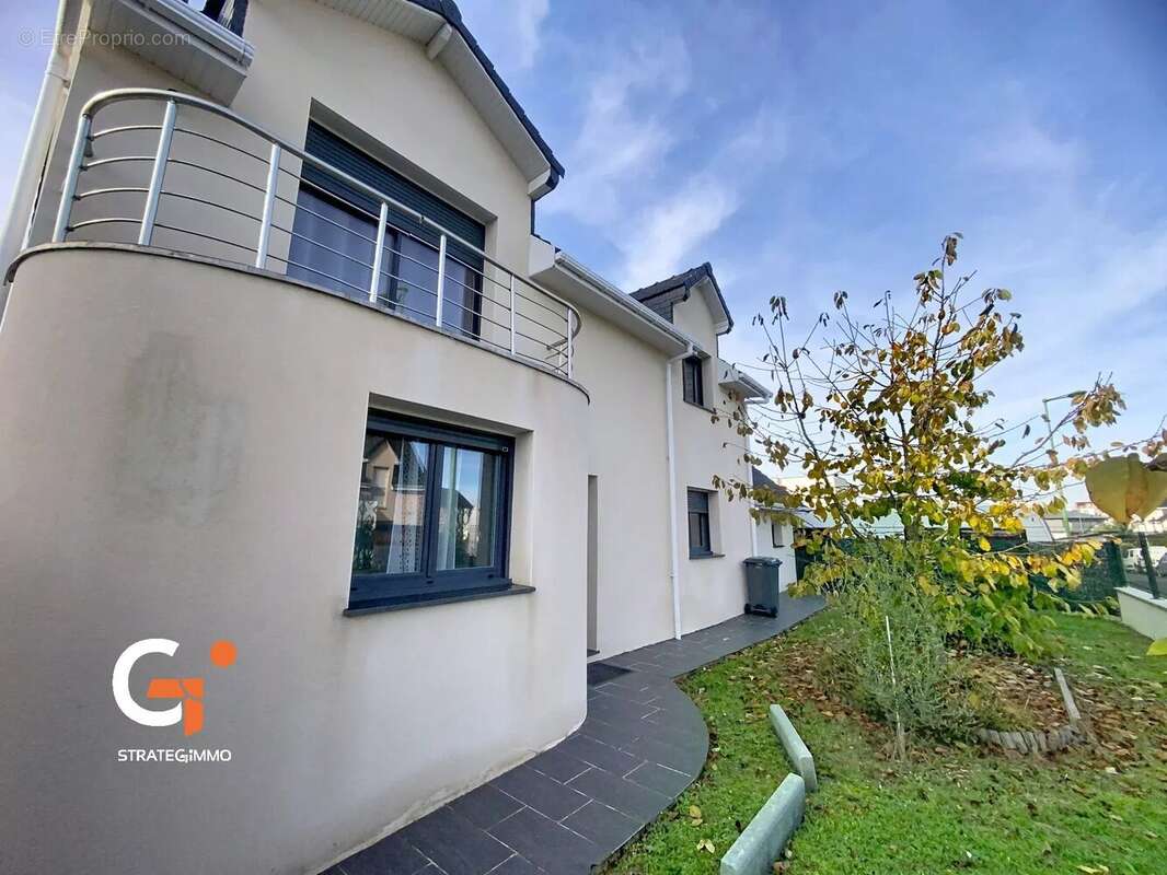 Maison à SAINT-ETIENNE-DU-ROUVRAY