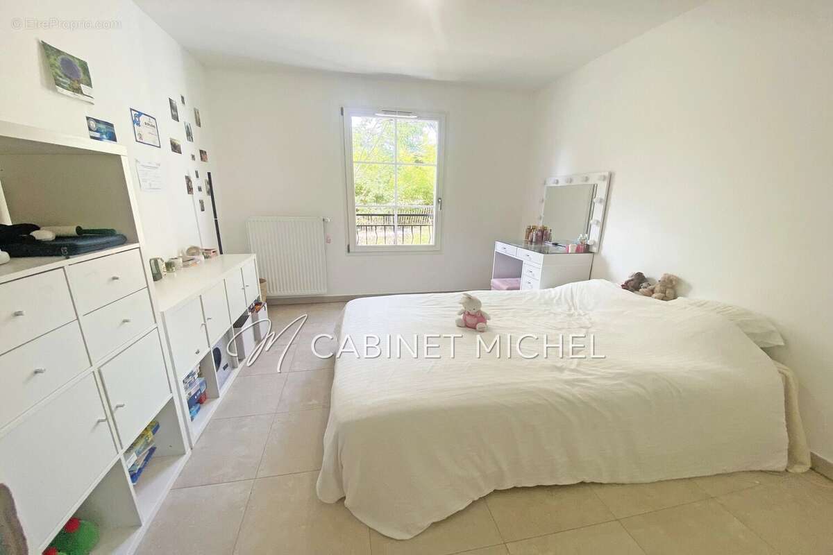 Appartement à ROQUEFORT-LES-PINS