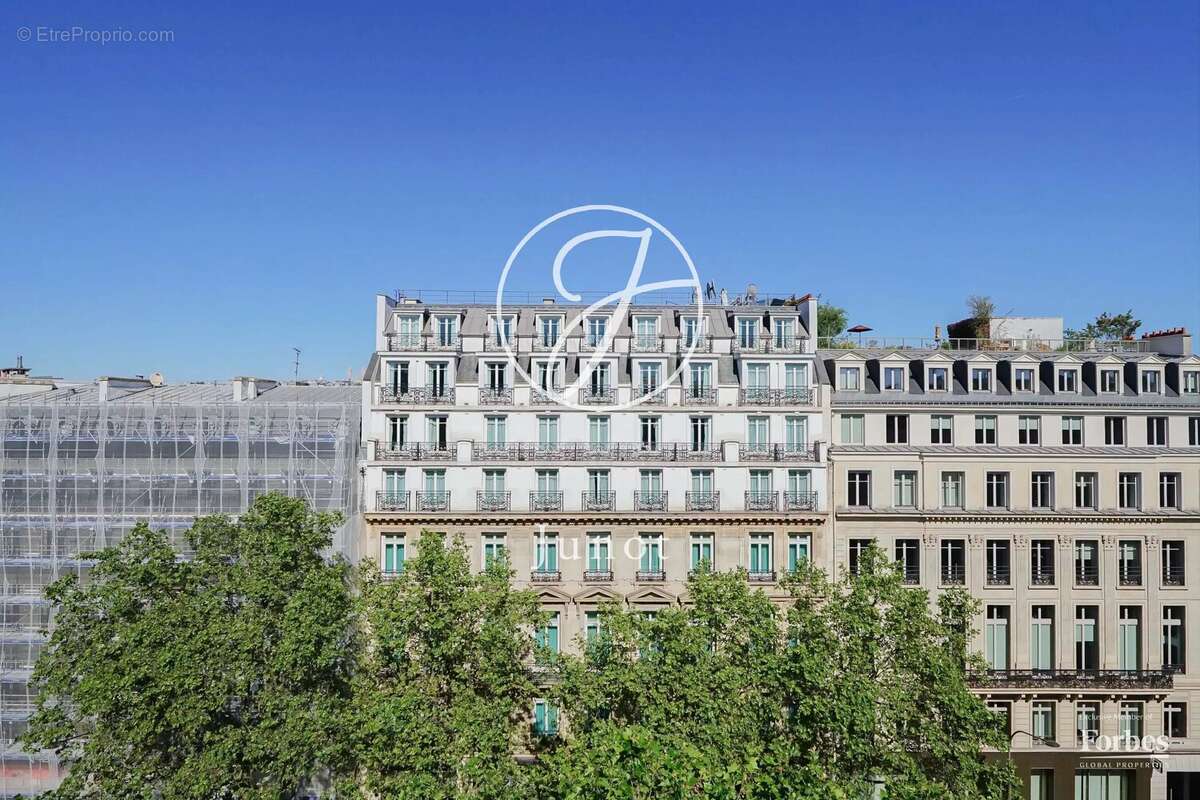 Appartement à PARIS-8E