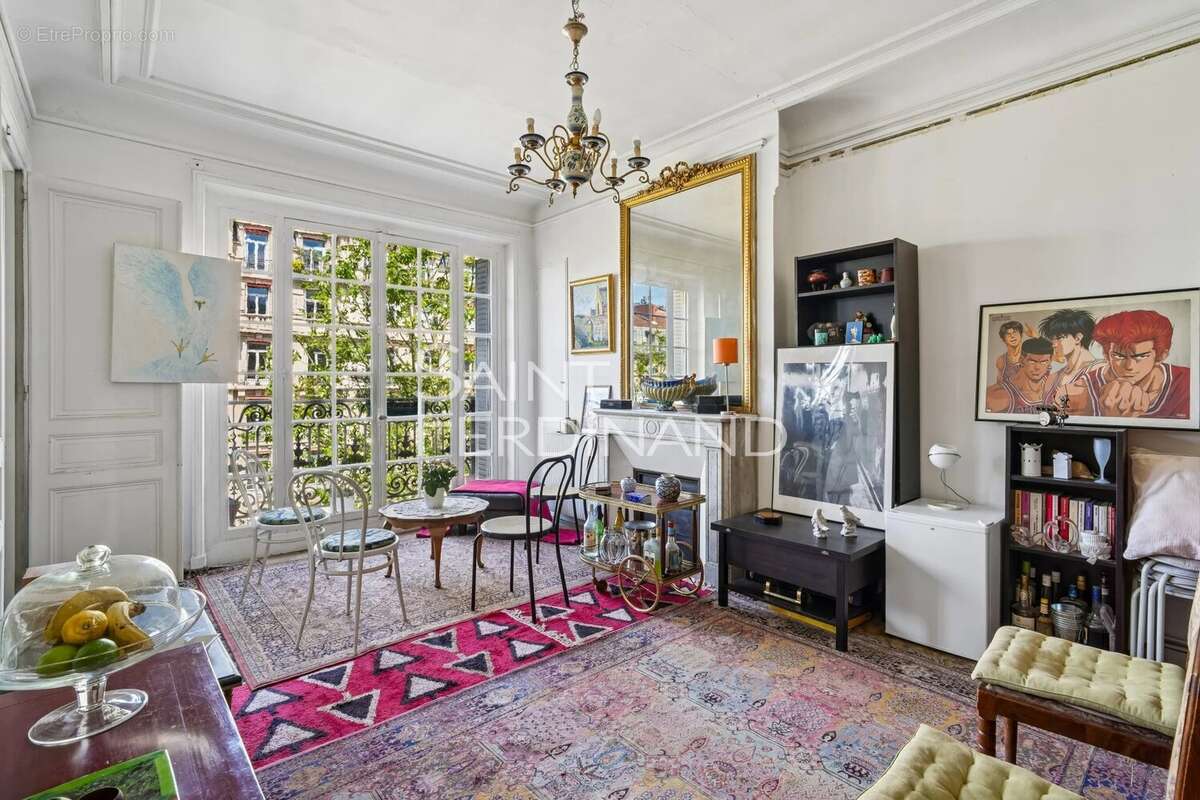 Appartement à NEUILLY-SUR-SEINE
