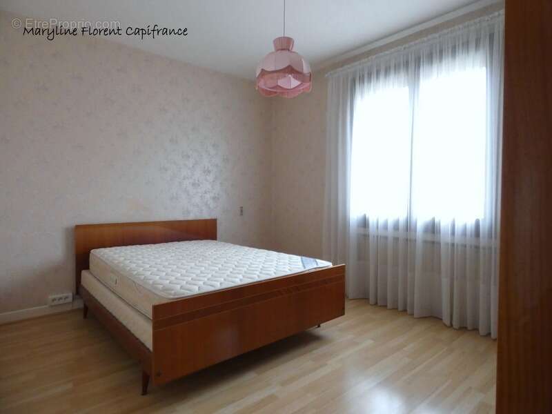 Maison à LA ROCHE-BLANCHE