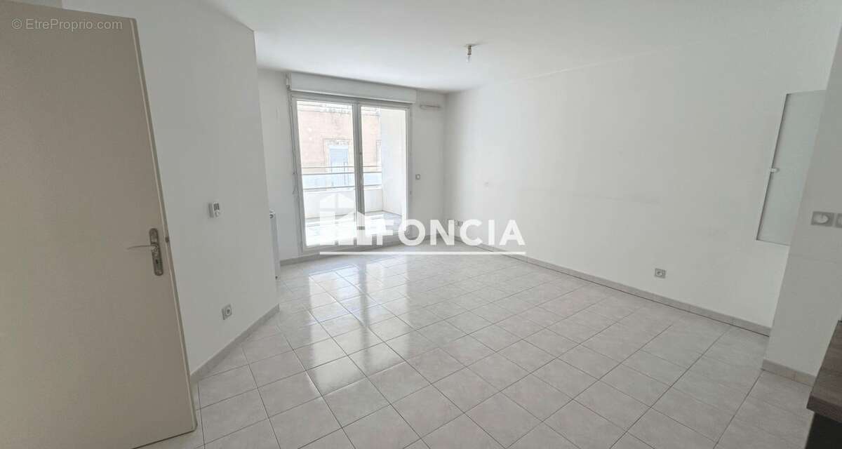 Appartement à MARSEILLE-4E