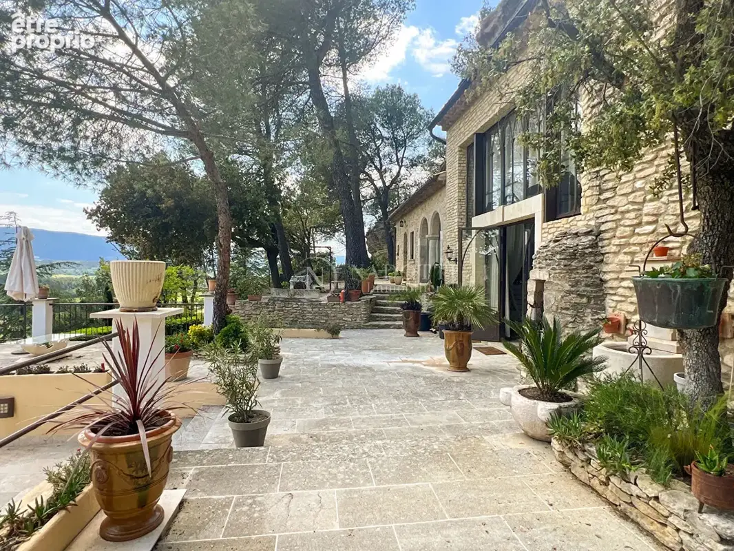 Maison troglodyte avec piscine bénéficiant d'une superbe vue  sur le Luberon - photo 9