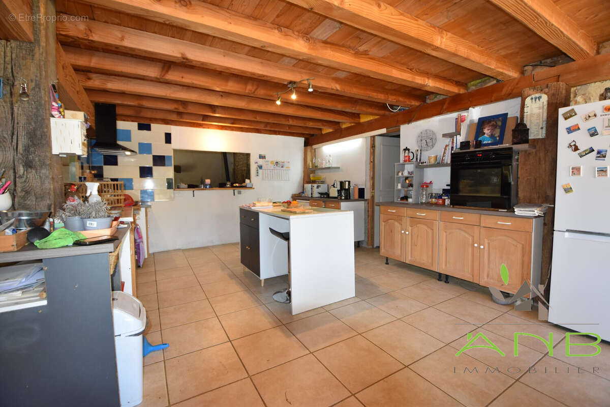 Maison 200 m² à Grassac  - photo 4