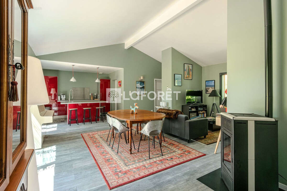 Maison à SAINT-JULIEN-EN-BORN