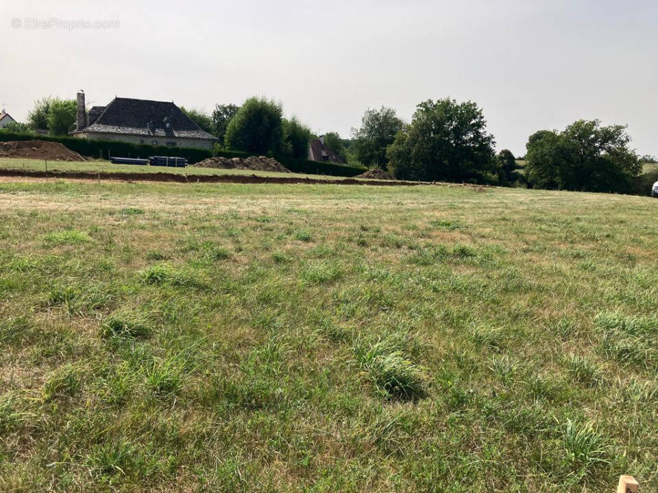 Terrain à ARPAJON-SUR-CERE