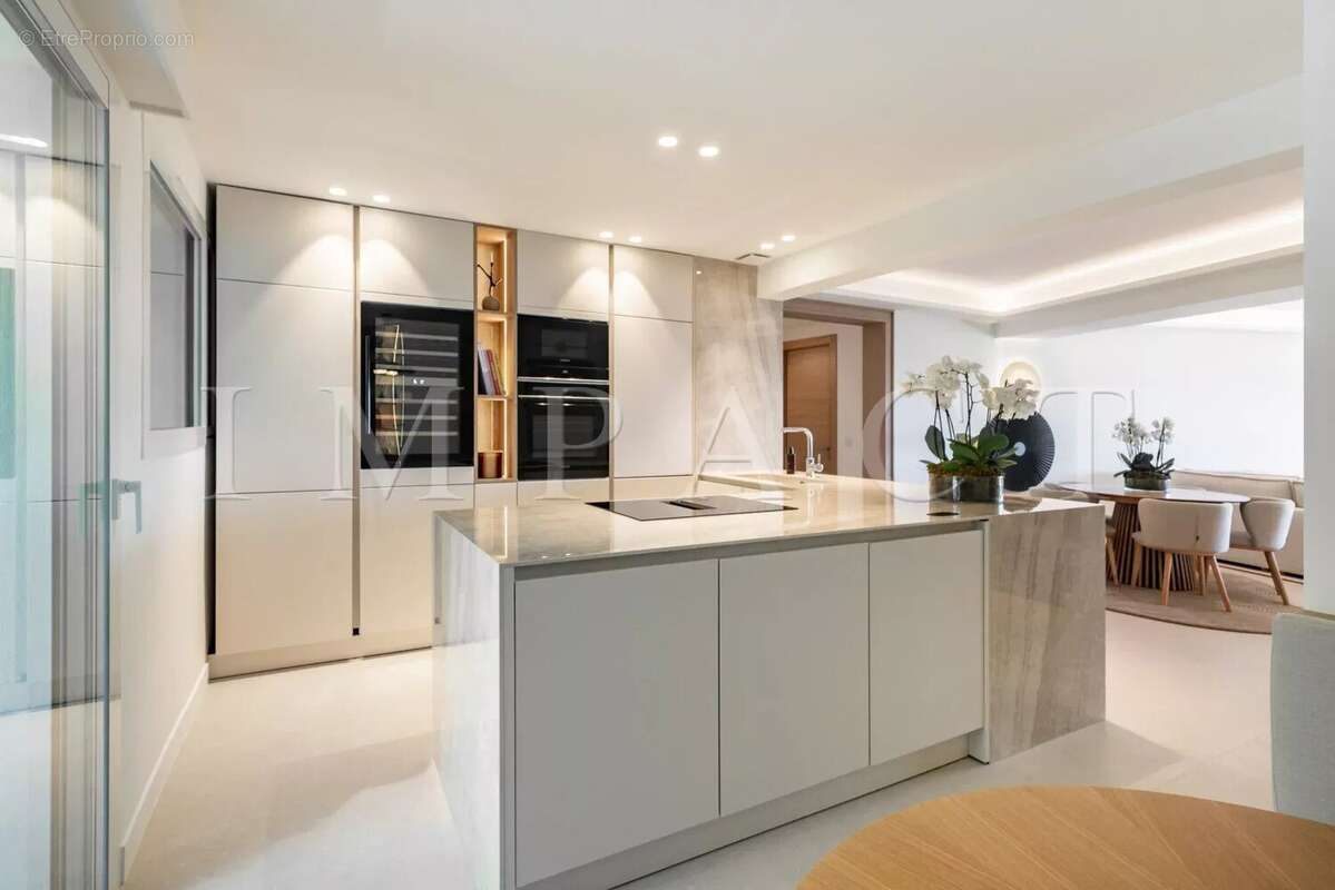 Cannes Oxford Appartement 4 pièces rénové vue Mer à Vendre - photo 5
