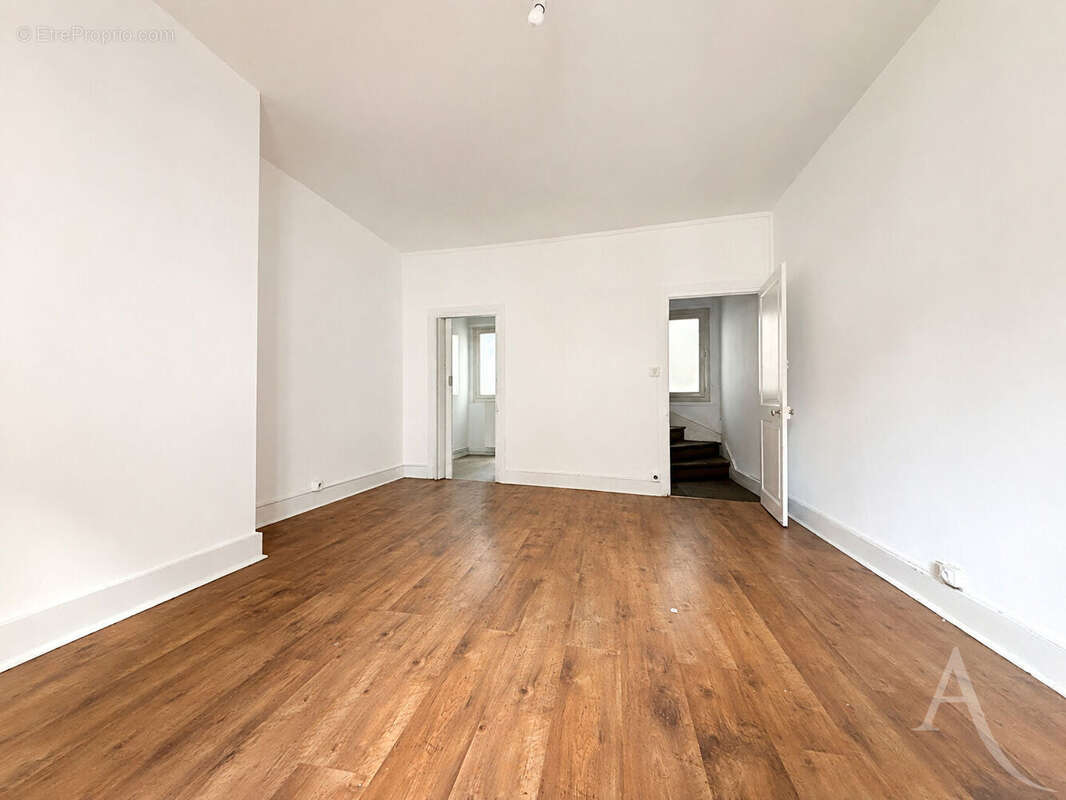 Maison de ville atypique de 62 m² en plein coeur du centre-ville ! - photo 3