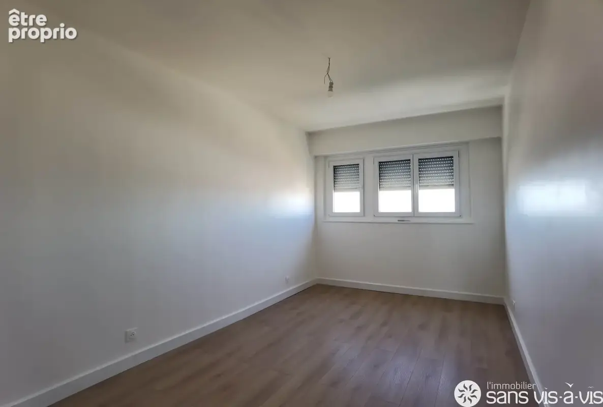 Courbevoie, Quartier Charras - Résidence Les Gémeaux  -  Appartement de 4 pièces de 89m2, refait à neuf et en - photo 11