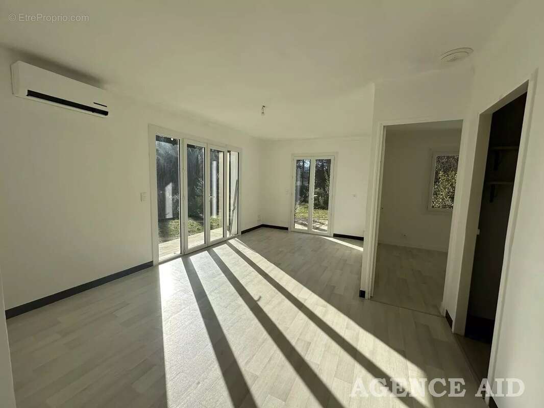 Maison à CUGES-LES-PINS