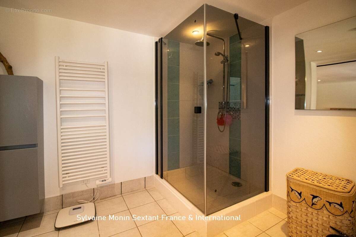 Maison rénovée tout confort avec logement indépendant, terrain clos et espace piscine - photo 18