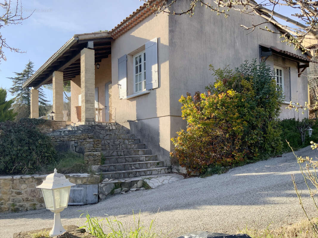 Villa de plain pied en position dominante avec vue . - photo 6