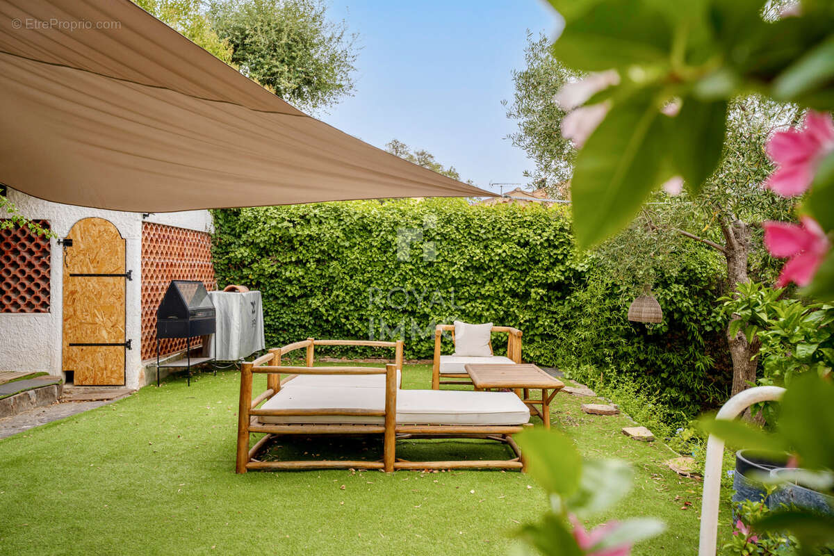 Le pradet   propriété de caractère aux multiples projets de vie piscine traditionnelle - photo 11