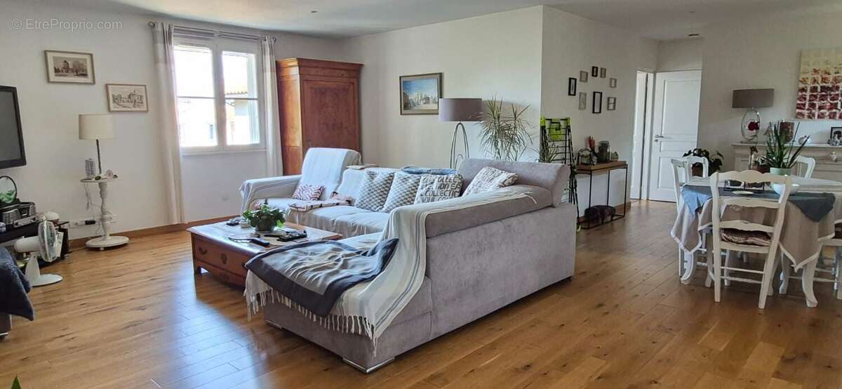 Maison 225 m² à Chateau-Larcher  - photo 4