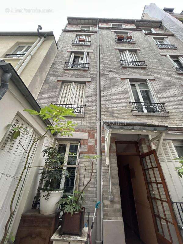 Appartement à PARIS-17E