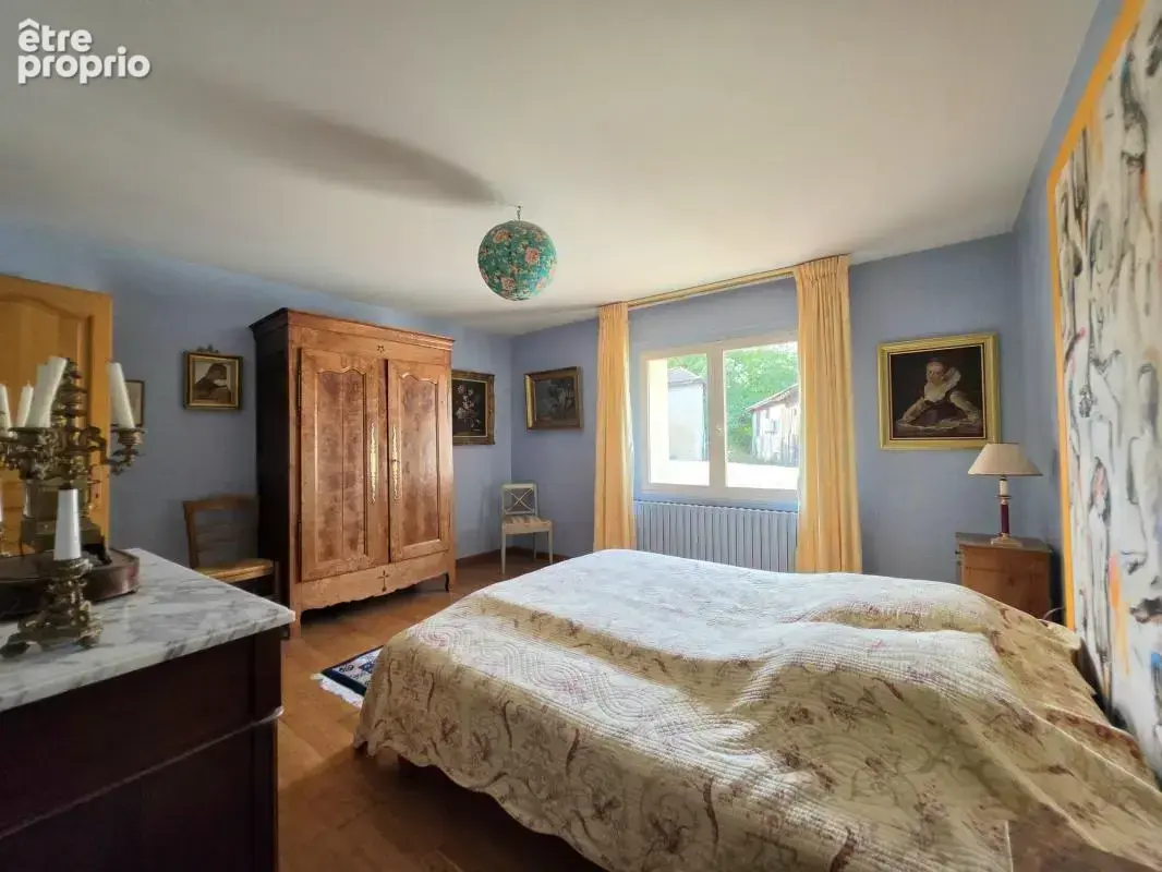 Maison en pierre de caractère à Lamothe-Landerron 214 m², piscine et fort potentiel professionnel - photo 10