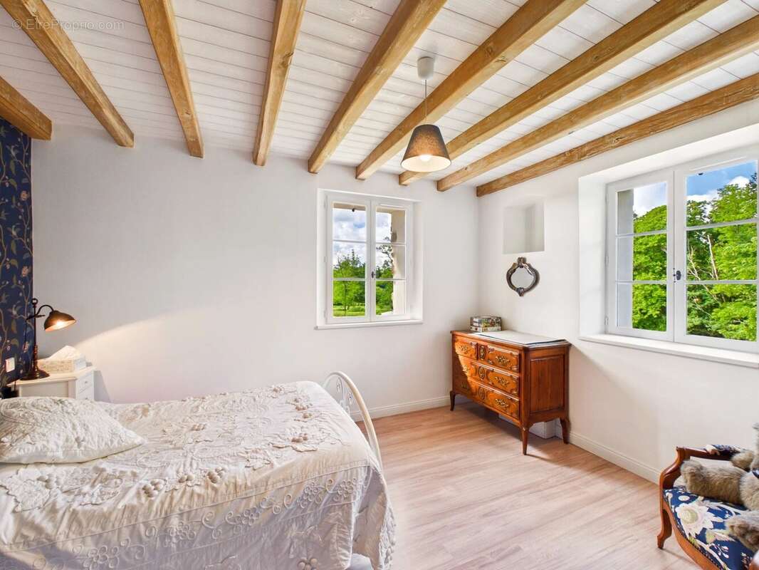 Maison à PIEGUT-PLUVIERS