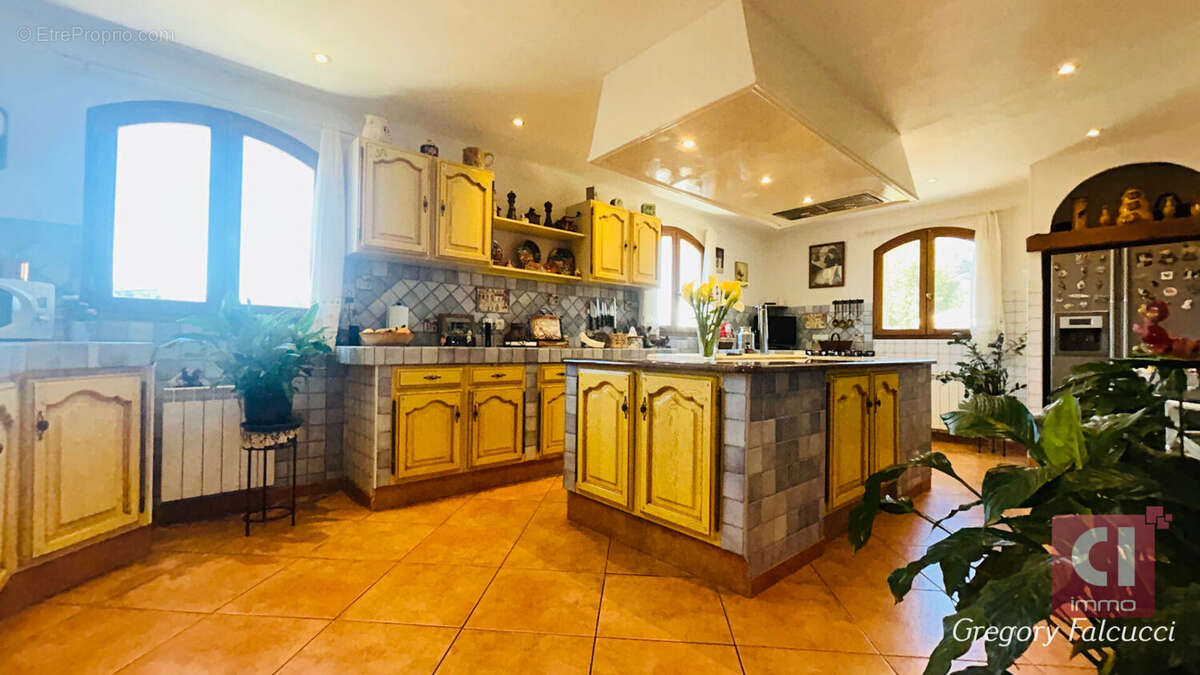 Maison à FLASSANS-SUR-ISSOLE