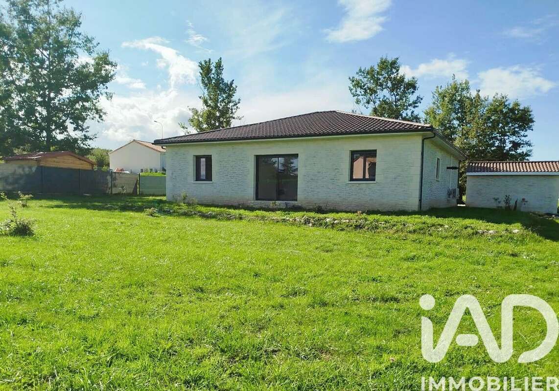 Maison 140 m² à Saussignac  - photo 2