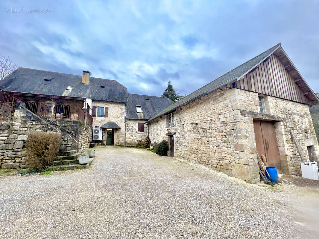 Maison à TERRASSON-LAVILLEDIEU