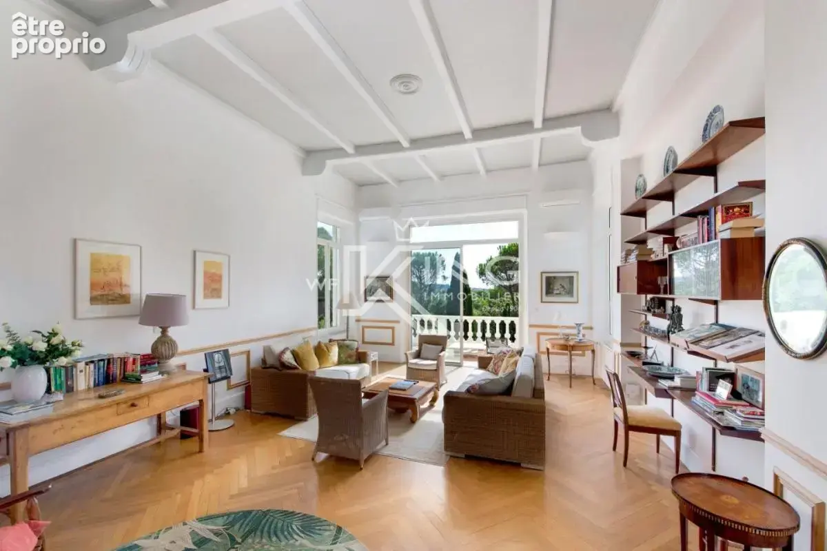 VALESCURE- Appartement  4 pièces de caractère dans une élégante villa d'époque - photo 3