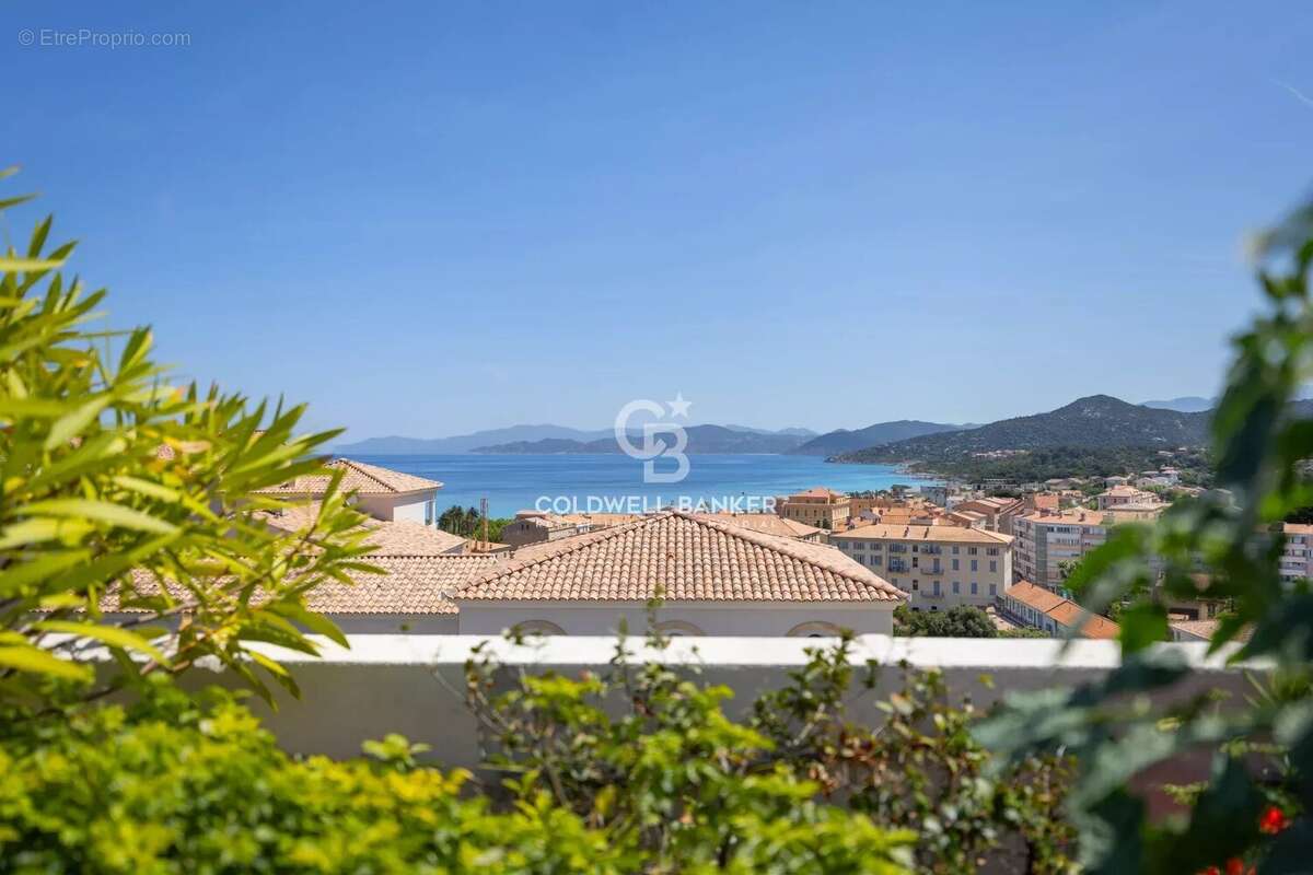 Appartement à L'ILE-ROUSSE
