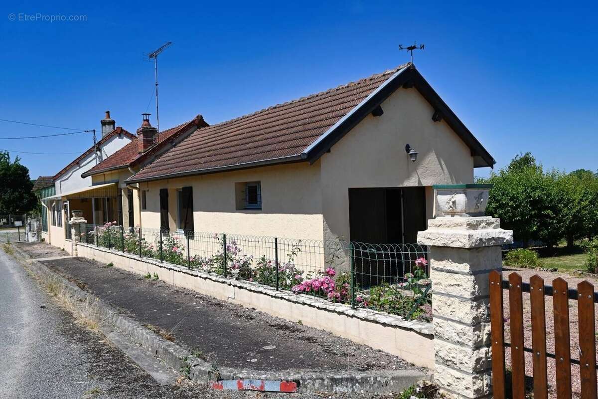Maison à CERCY-LA-TOUR