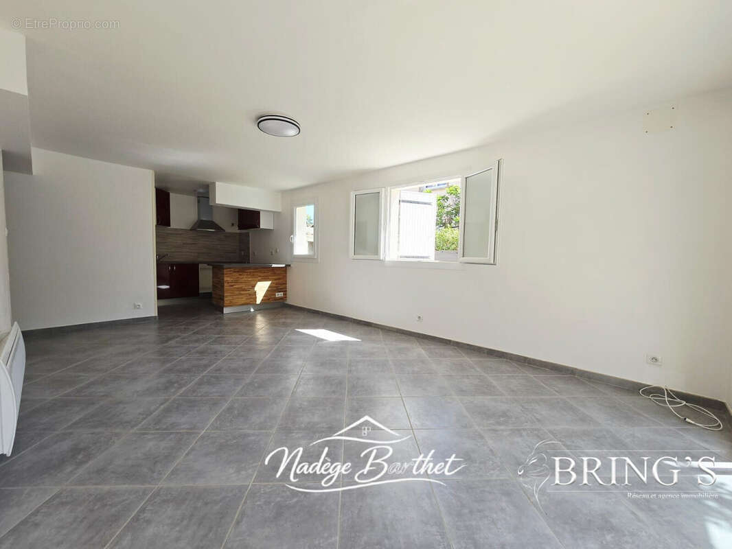 Maison avec dépendance - Appartement T2 - Séjour - Maison à ROUGIERS