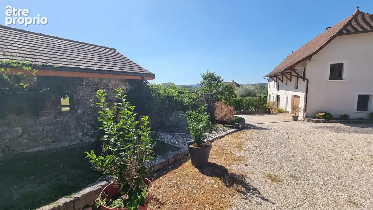 Champagneux   une maison de caractère qui ne demande qu’à écrire la suite de son histoire… - photo 27