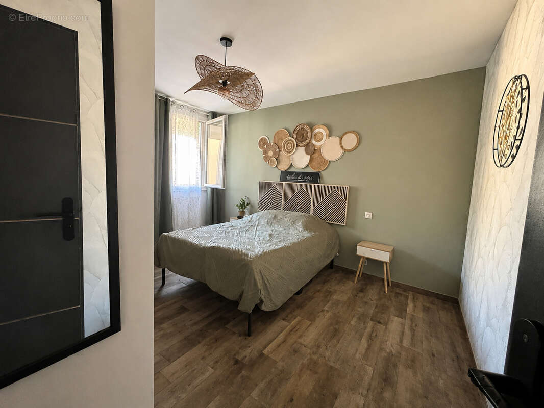 Appartement rénové 78 m2, 2 chambres, cœur historique de Fréjus - photo 14