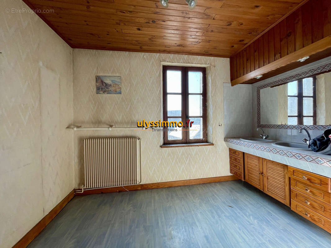Salle de bains - Maison à DAVENESCOURT